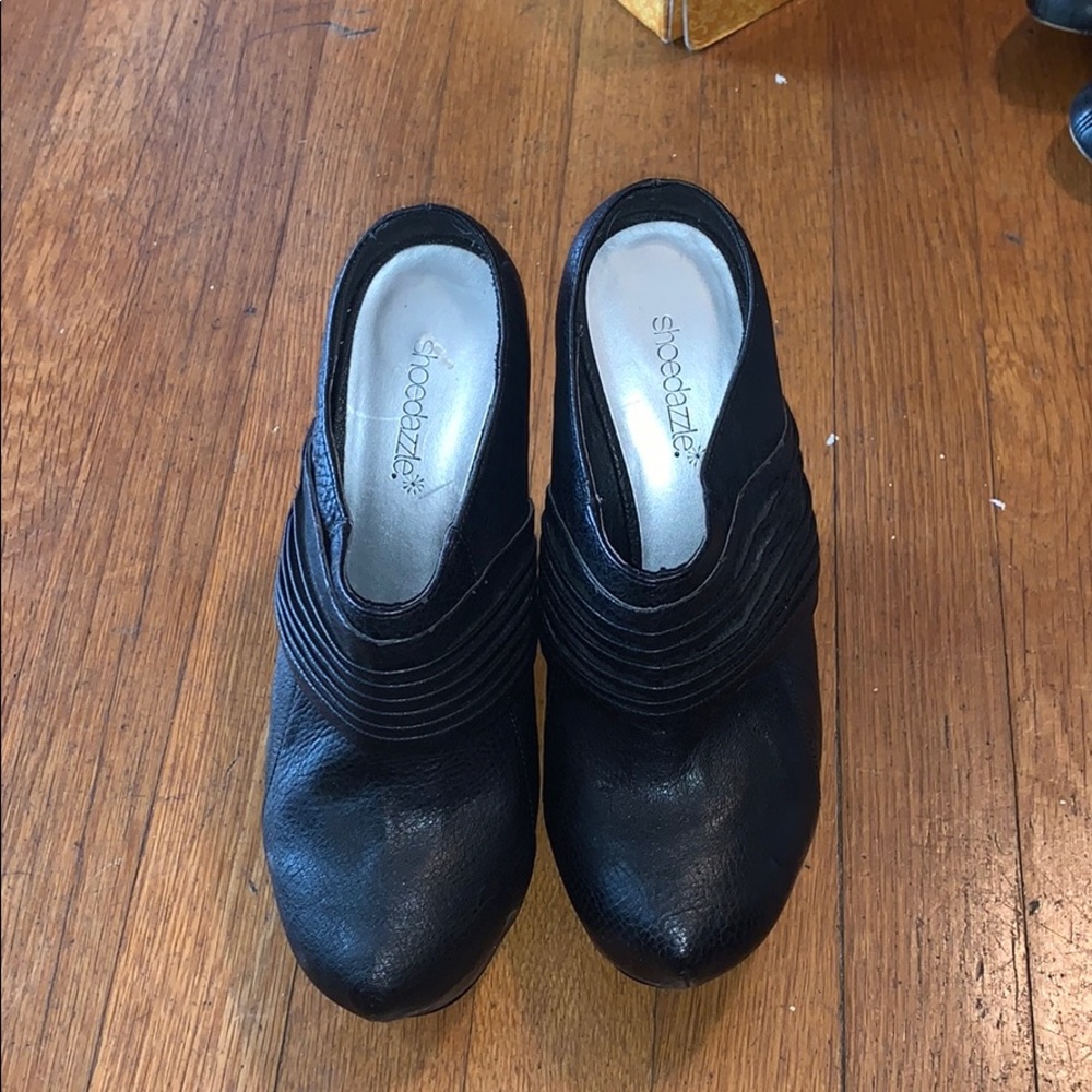 Shoe dazzle heeled booties